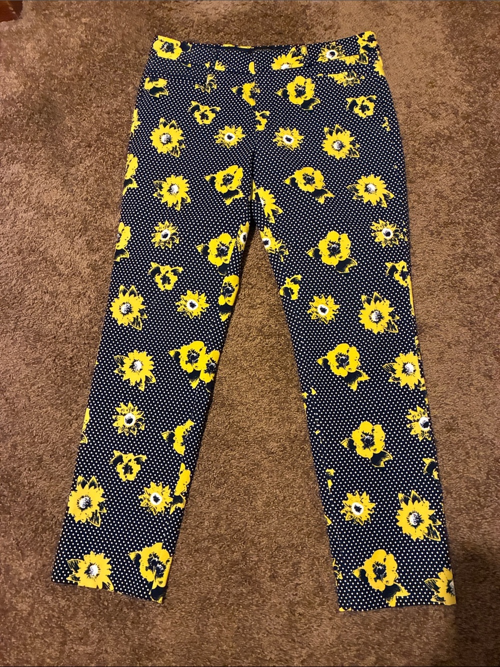 BANANA REPUBLIC. Navy & Yellow Floral “Sloan” dress pants. Size 8. CUTE! EUC